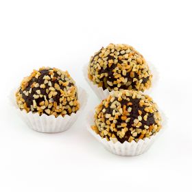 <strong>Bajadera z orzechami (minimalne zamówienie 10 szt.)</strong>Słodki stół