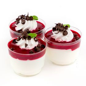 <strong>Panacotta z musem malinowym (minimalne zamówienie 6 szt.)</strong>Słodki stół