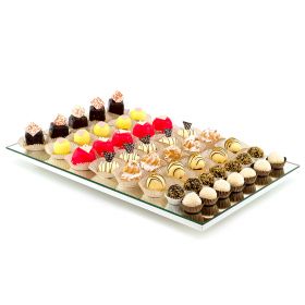 <strong>Lustro</strong>Słodki stół